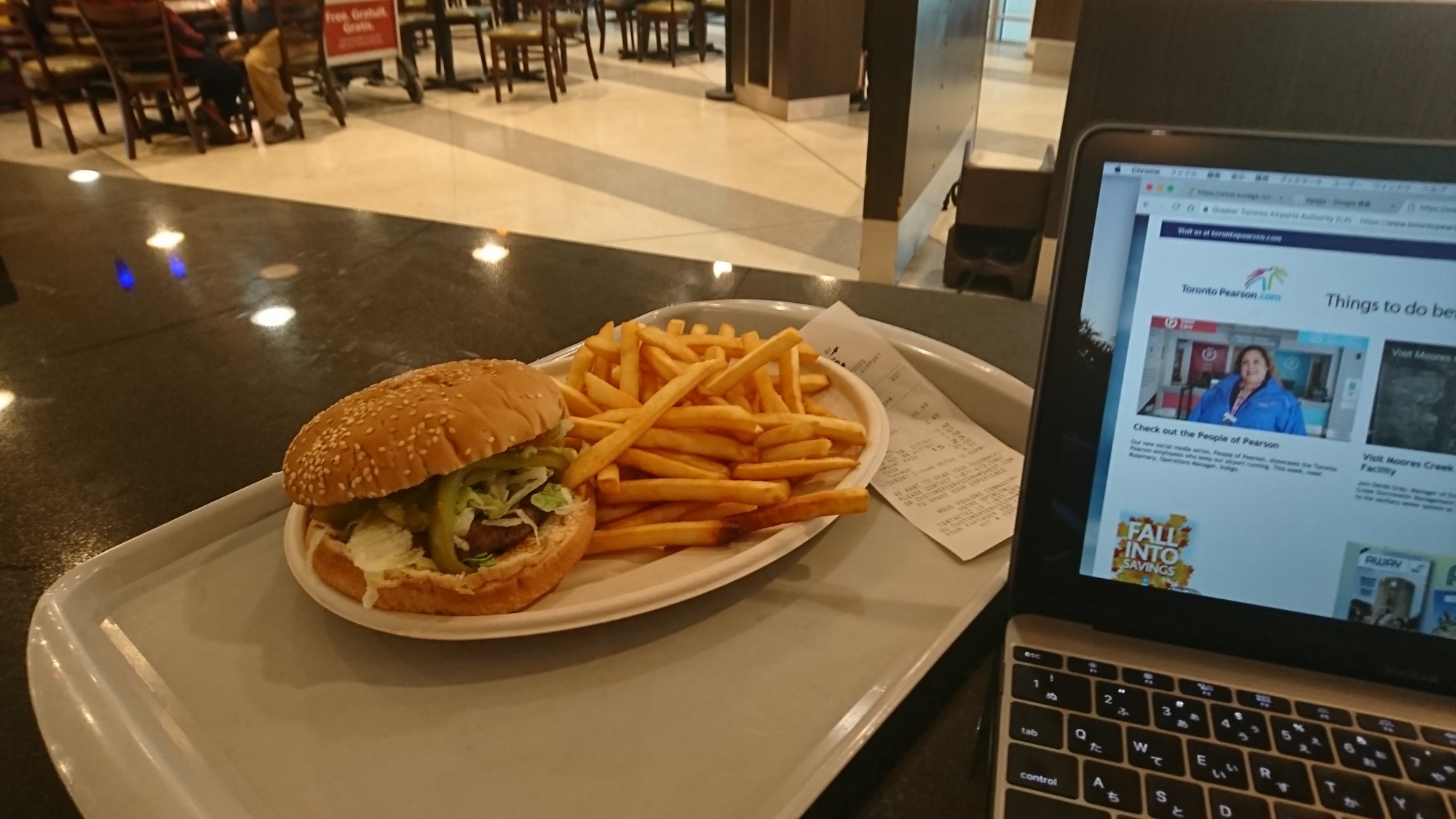 トロント空港のハンバーガー