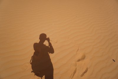 サハラ砂漠の自分の影