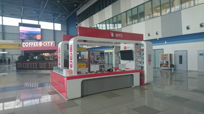 МТС (MTS) の携帯屋ブース@ウラジオストク空港