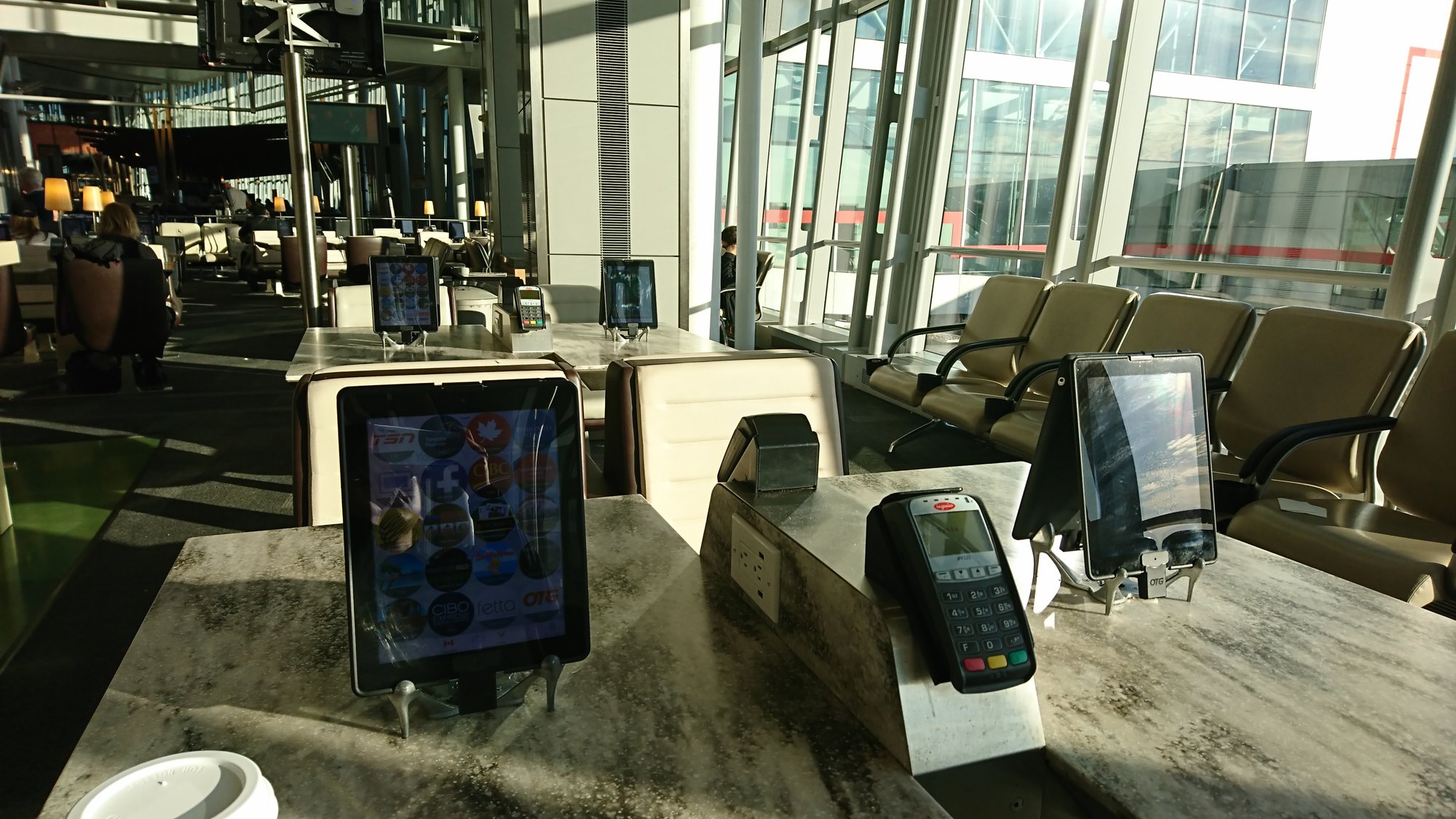 トロント空港のiPad