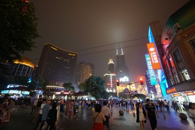 上海・南京歩行街・世紀広場付近